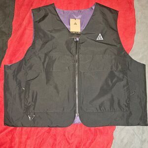 Nike Men's ACG Skull Peak PrimaLoft Reversible Vest, Color Black/Dark, Size XXL